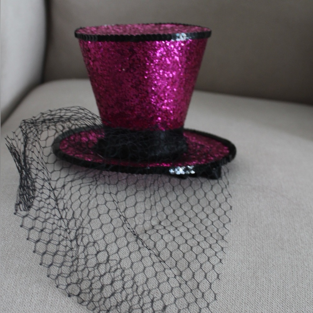 Leg Avenue Mini Top Hat with Mesh Veil